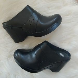 NWOT Dansko black leather slip on wedge mule 37